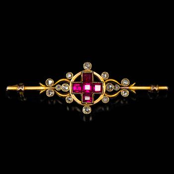 A BROOCH, rose cut diamonds, synthetic rubies, 14K (56) gold. St Petersburfg, early 20th century.