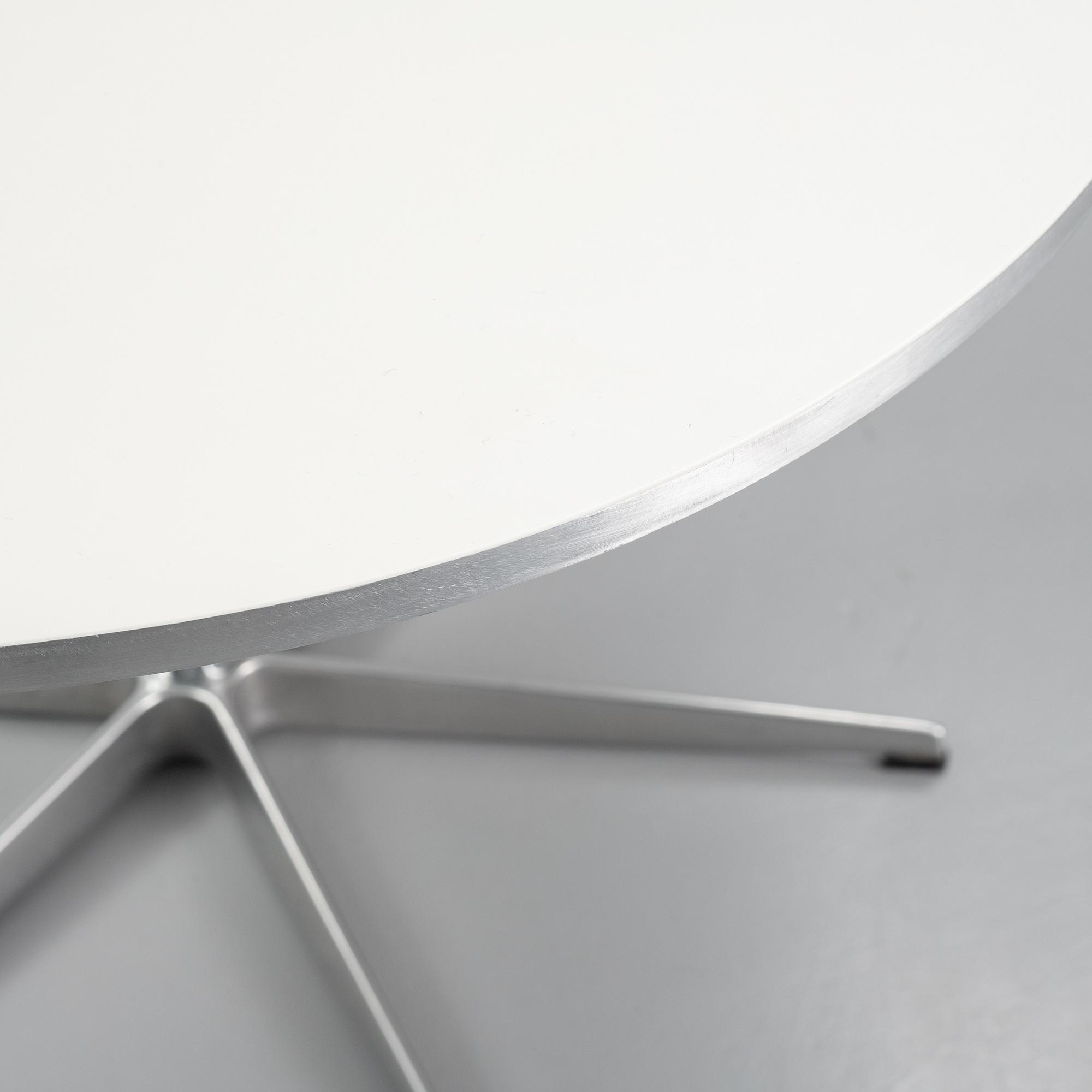 An Arne Jacobsen table for Fritz Hansen, Signed with label and dated 1985.