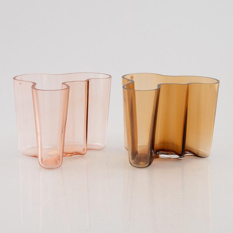 Alvar Aalto, two model '3030' vases, Iittala, Finland.