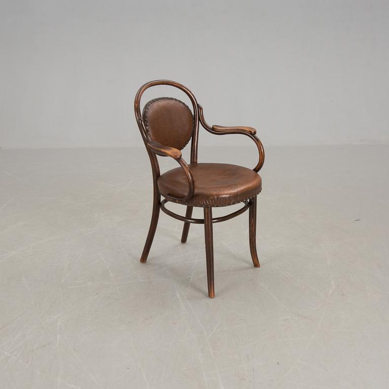 KARMSTOL, etikettmärkt Thonet, 1900-talets början.