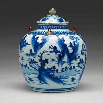 451. A blue and white jar with cover, Ming dynasty, Tianqi/Chongzhen, early 17th century.