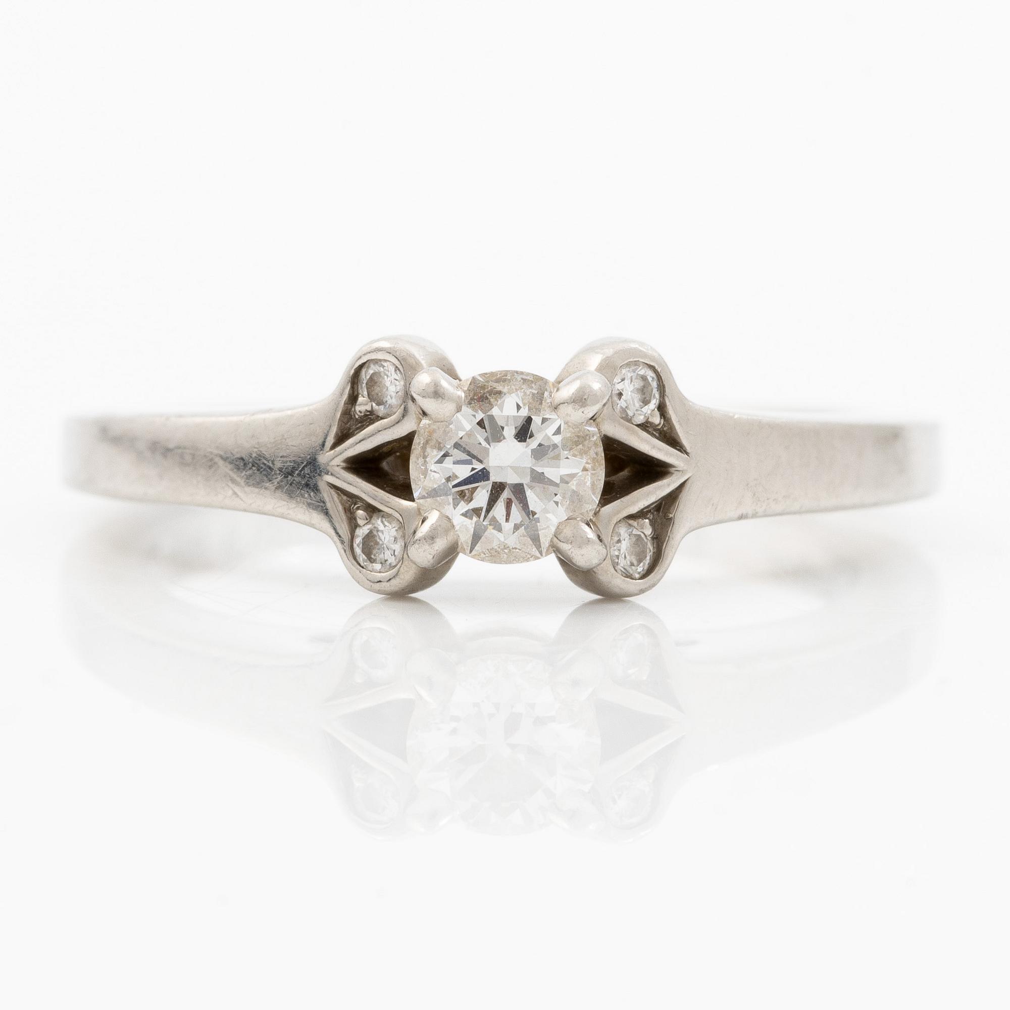 Cartier, ring platinum with round brilliant-cut diamonds.