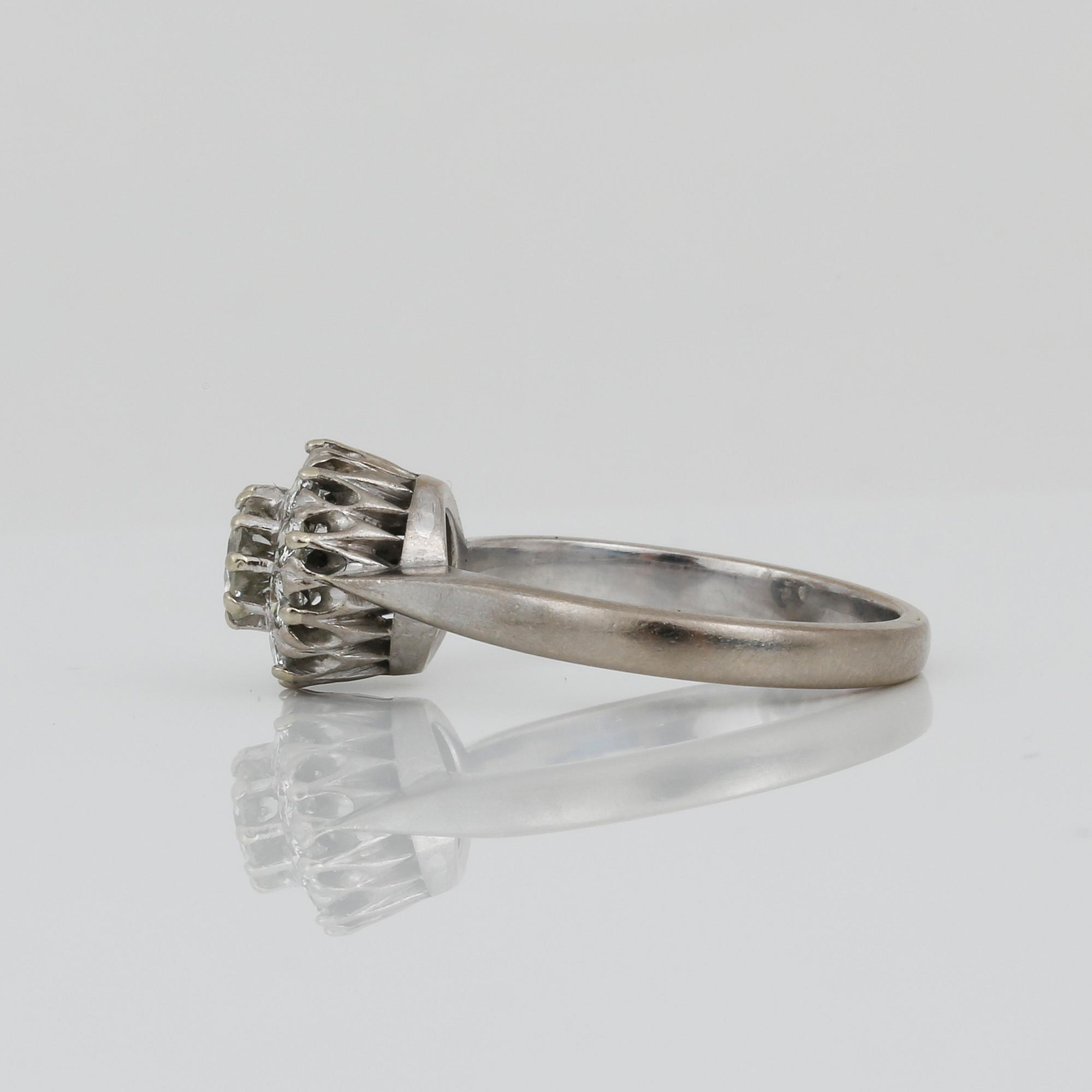 RING, 18K vitguld och briljantslipade diamanter, tot ca 0,98 ct, Åhlén & Samuelsson, Stockholm, 1966. Vikt ca 4,07 g.