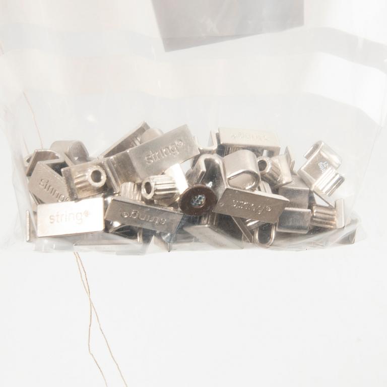 Nils Strinning, Bokhylla, "String", modern tillverkning.