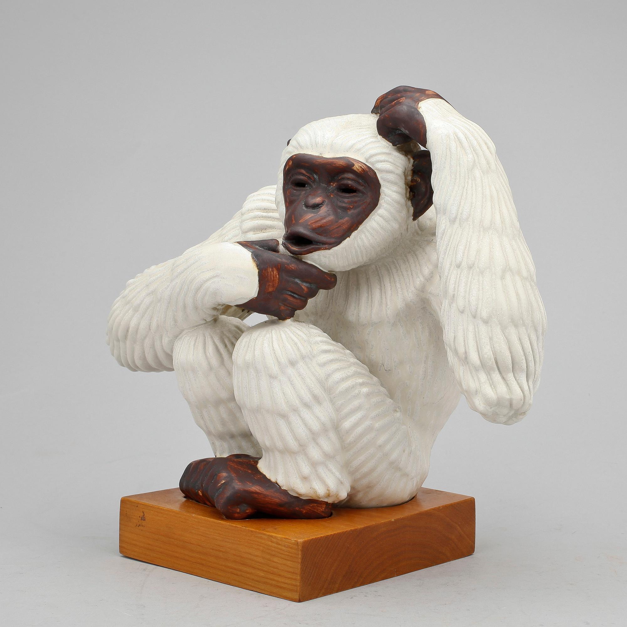 FIGURIN, stengods, Gunnar Nylund, signerad och numrerad 244/250.