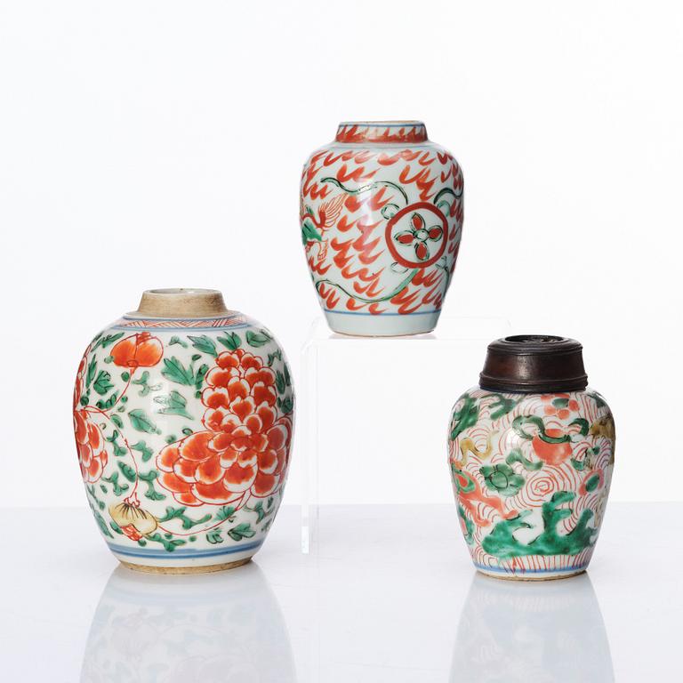 A set of three wucai jars, Transition, 17th Century.