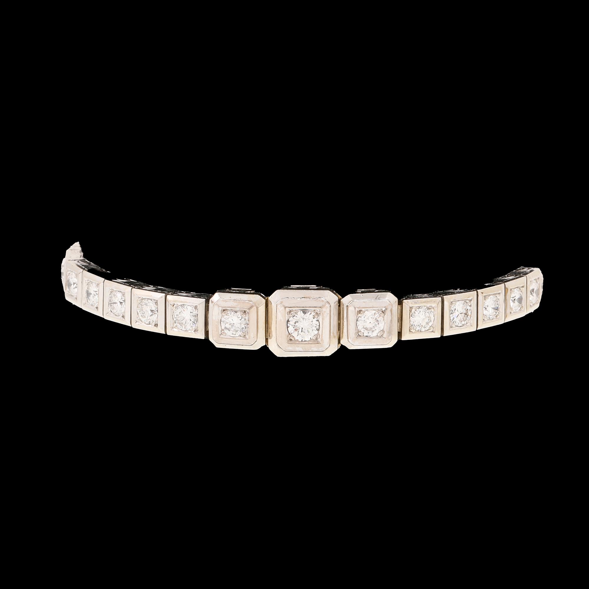 An 18K white gold bracelet with brilliant cut diamonds.