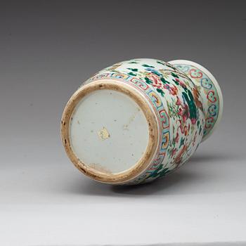 A famille rose vase, Qing dynasty late 19th century.