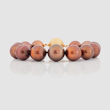 1453. A brown cultured South Sea pearl bracelet. Ø circa 12 - 14 mm.