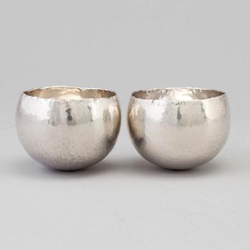 REY URBAN, a pair of sterling silver tumblers, Stockholm, 1987.