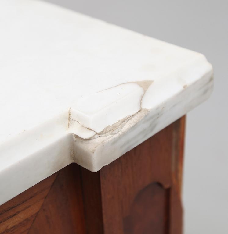 BYRÅ, gustaviansk, 1700-/1800-tal.