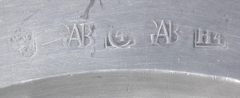 TENNFAT, 3 st, bl a 1800-tal, otydliga stämplar.