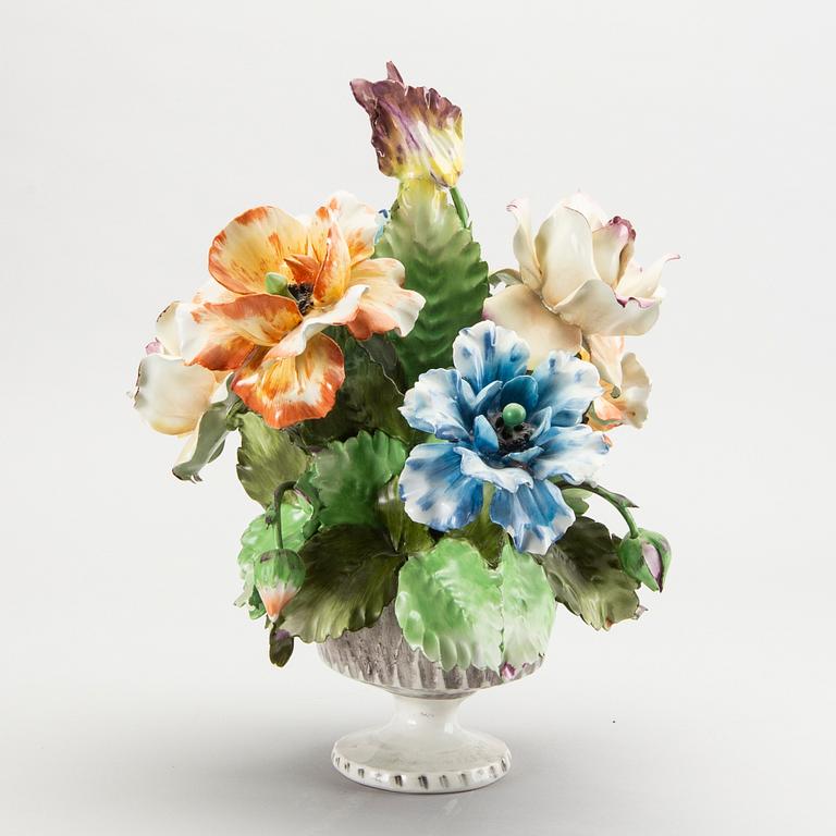 Bordsdekoration, porslin, Capodimonte Italien 1900-talets mitt.