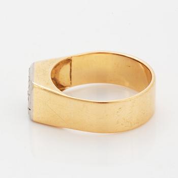 Ring, 18K guld med rubiner och små åttkantslipade diamanter.