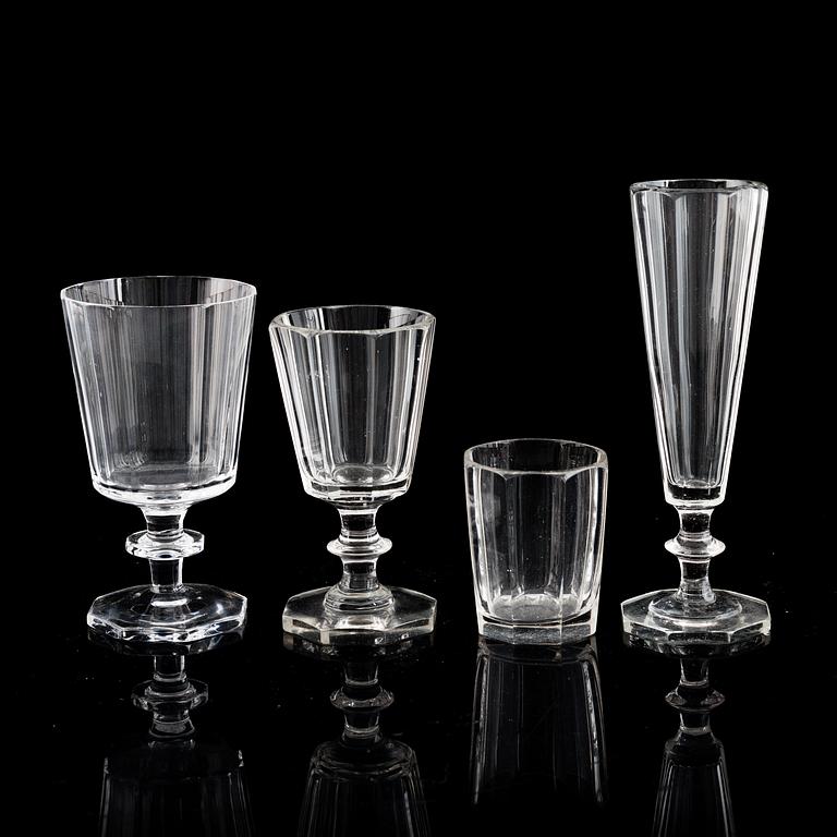 ELIS BERGH, glasservis, 28 delar, "Karlberg". Kosta, 1900-talets andra hälft.