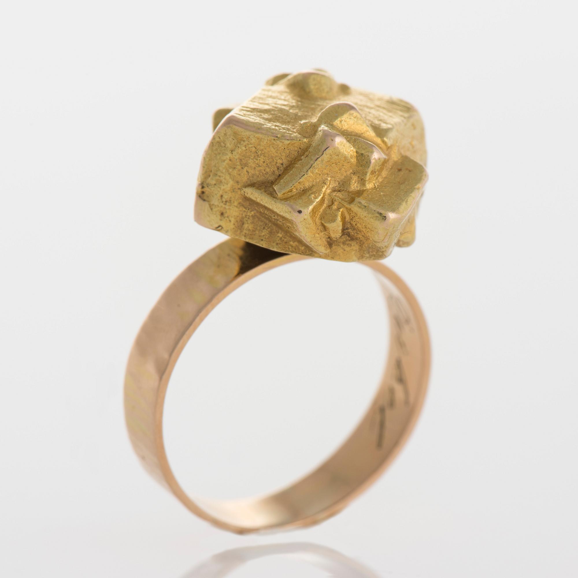 RING, Lapponia / Kruunu Koru, Björn Weckström, Helsingfors 1965. 14K guld. Vikt 9,7 g.