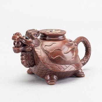 An unusual yixing tea pot, China, 20th Century. Seal to base.