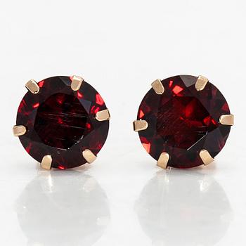 A pair of 14K gold earrings, with garnets.