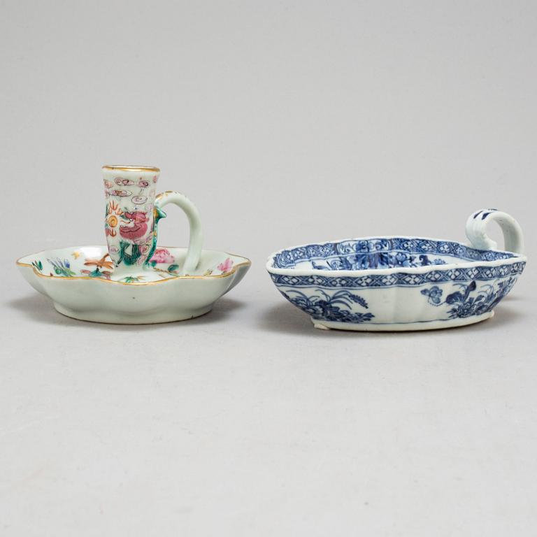 A blue and white saucer with a famille rose Canton candle holder, Qing dynasty, Qianlong and 19th century.