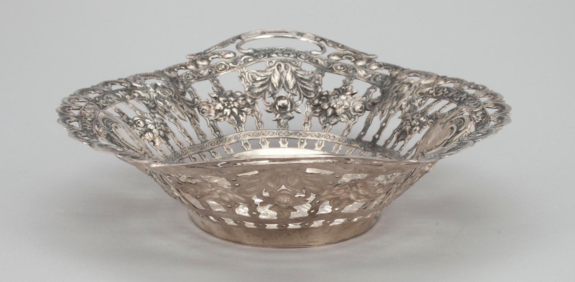 SKÅL, silver, Koivula, Joensuu 1962. Vikt ca 426 g.