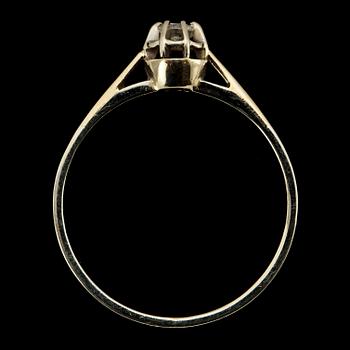 RING, 18k vitguld med briljantslipade diamant ca 0,01 ct, , importstämplad, 1975. Vikt 2 gram.