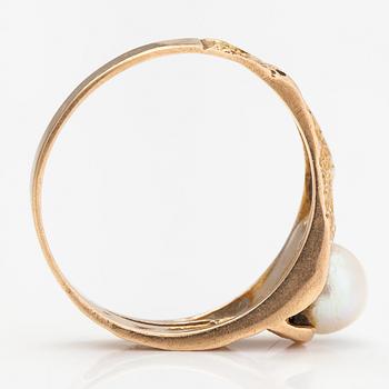 Björn Weckström, A 14K gold and cultured pearl ring "Polar spring". Lapponia 1969.