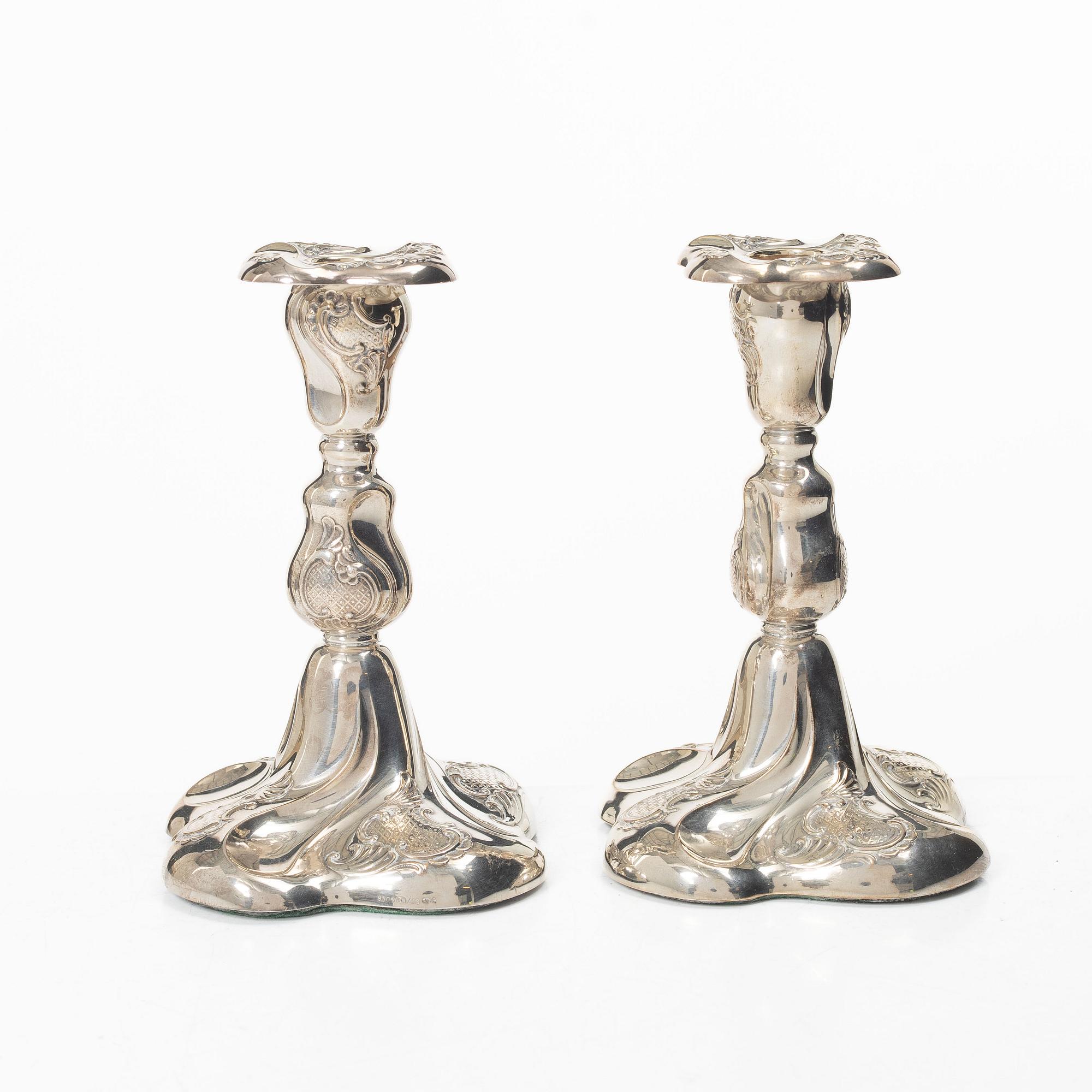 Ljusstakar, ett par, silver, rokokostil, Thorvald Marthinsen Sølvvarefabrik, Tönsberg, Norge, 1900-tal.