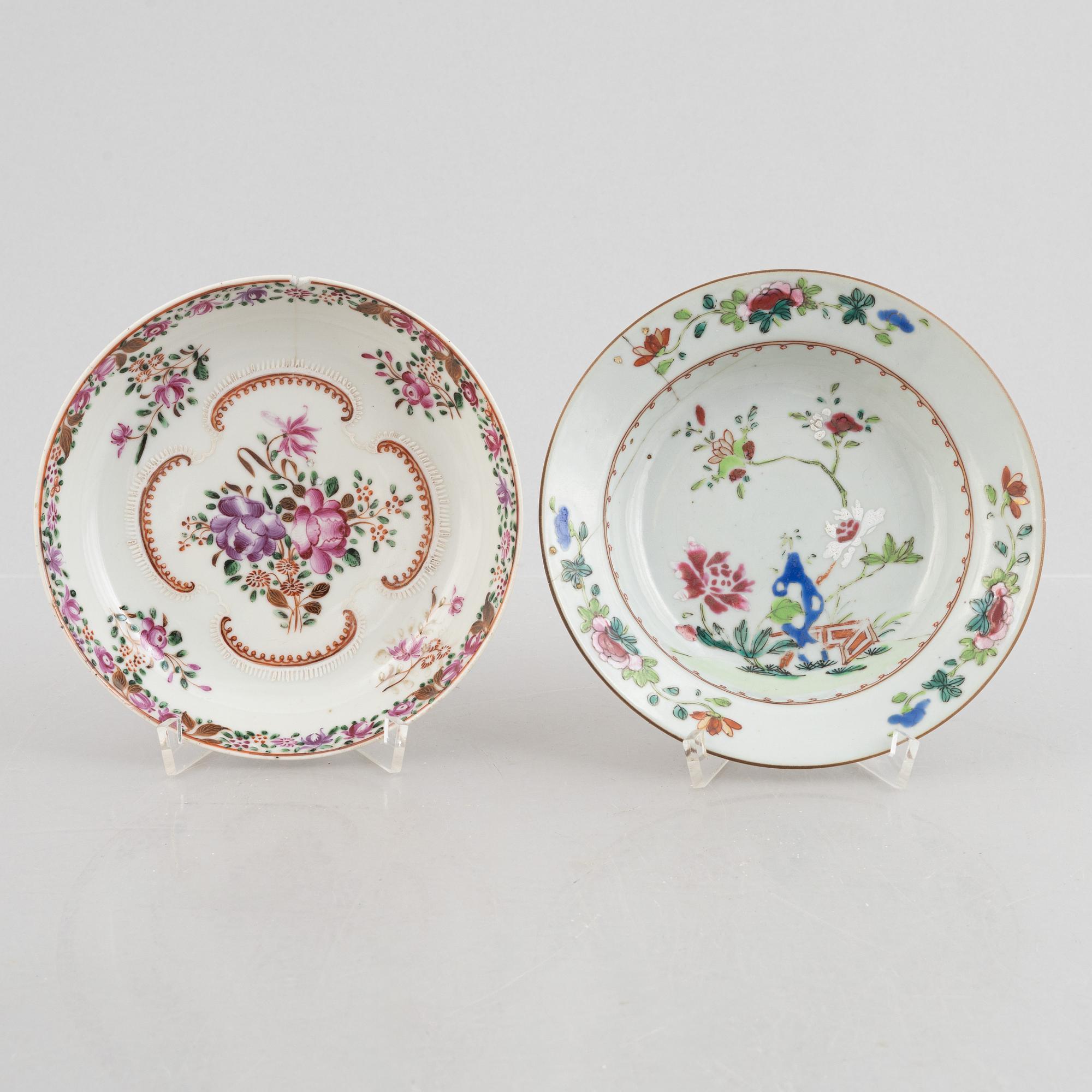 A set of five famille rose dishes, and two small dishes, Qing dynasty, Qianlong (1736-95).
