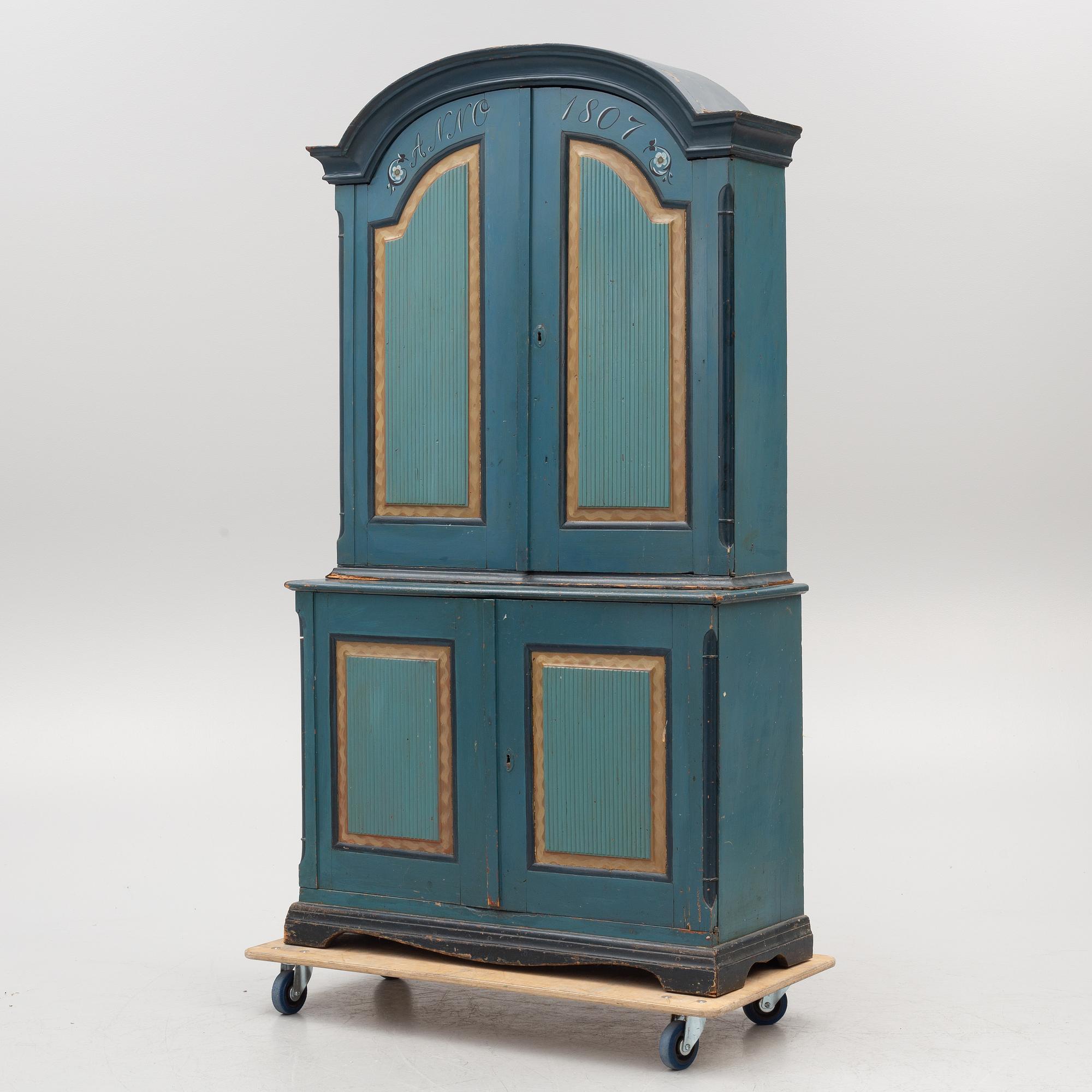 Skåp, allmoge, daterat 1807.