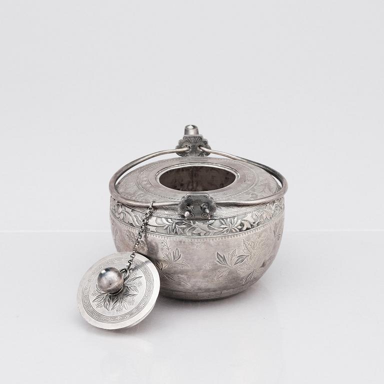 A silver tea pot with cover, Qing dynasty (1664-1912).