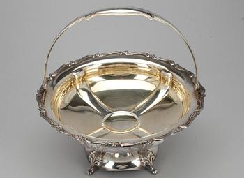 BRÖDKORG, silver, Auran Kultaseppä, Åbo 1947. Tot.vikt ca 752 g.