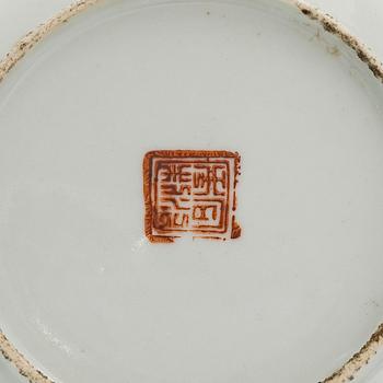 Five late Qing dynasty porcelain plates, early 20th century.