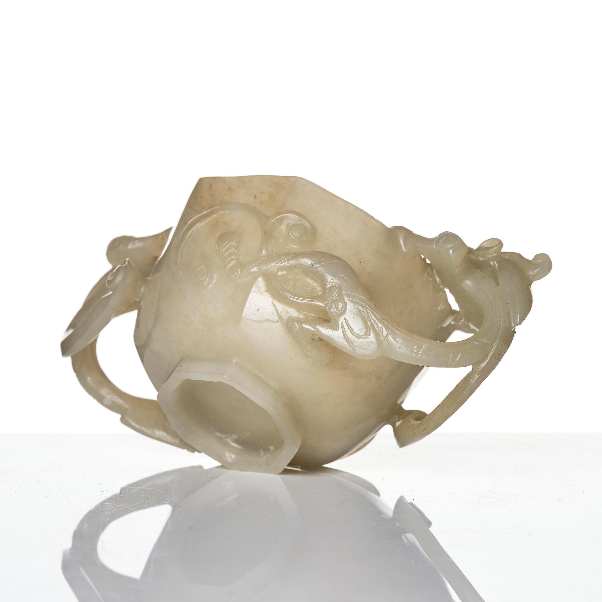 A carved nephrite cup with 'chilong' handles, late Qing dynasty/early 20th century.