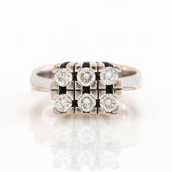 Ole Lynggaard, ring, 14K gold with round brilliant-cut diamonds.