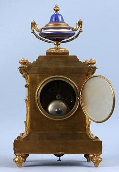 BORDSPENDYL, Nylouis-XVI, 1800/1900-tal.