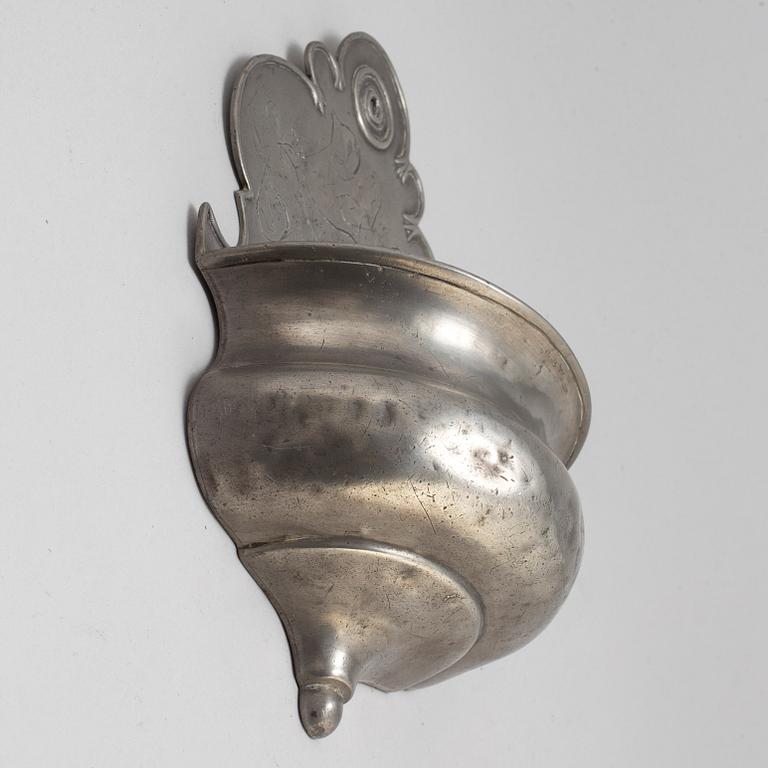 VIGVATTENSKÅL, tenn, 1700-tal.