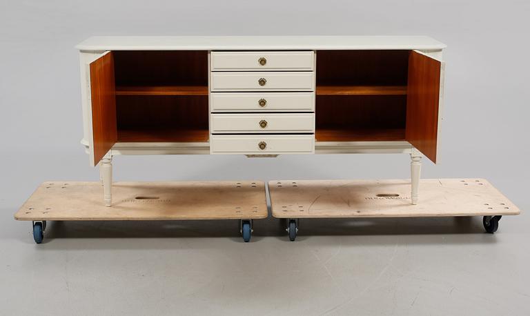 SIDEBOARD, gustaviansk stil, 1900-talets andra hälft.