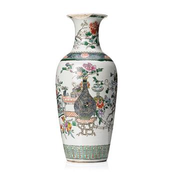 A Chinese famille rose vase, Qing dynasty, 19th Century.