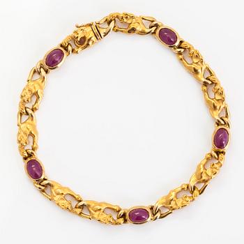 Carrera y Carrera, an 18K gold bracelet, in the shape of panthers with cabochon-cut rubies.