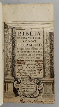 PARTI BÖCKER, 3 st, bla "Biblia Sacra Verteris et Novi Testament", 1639.