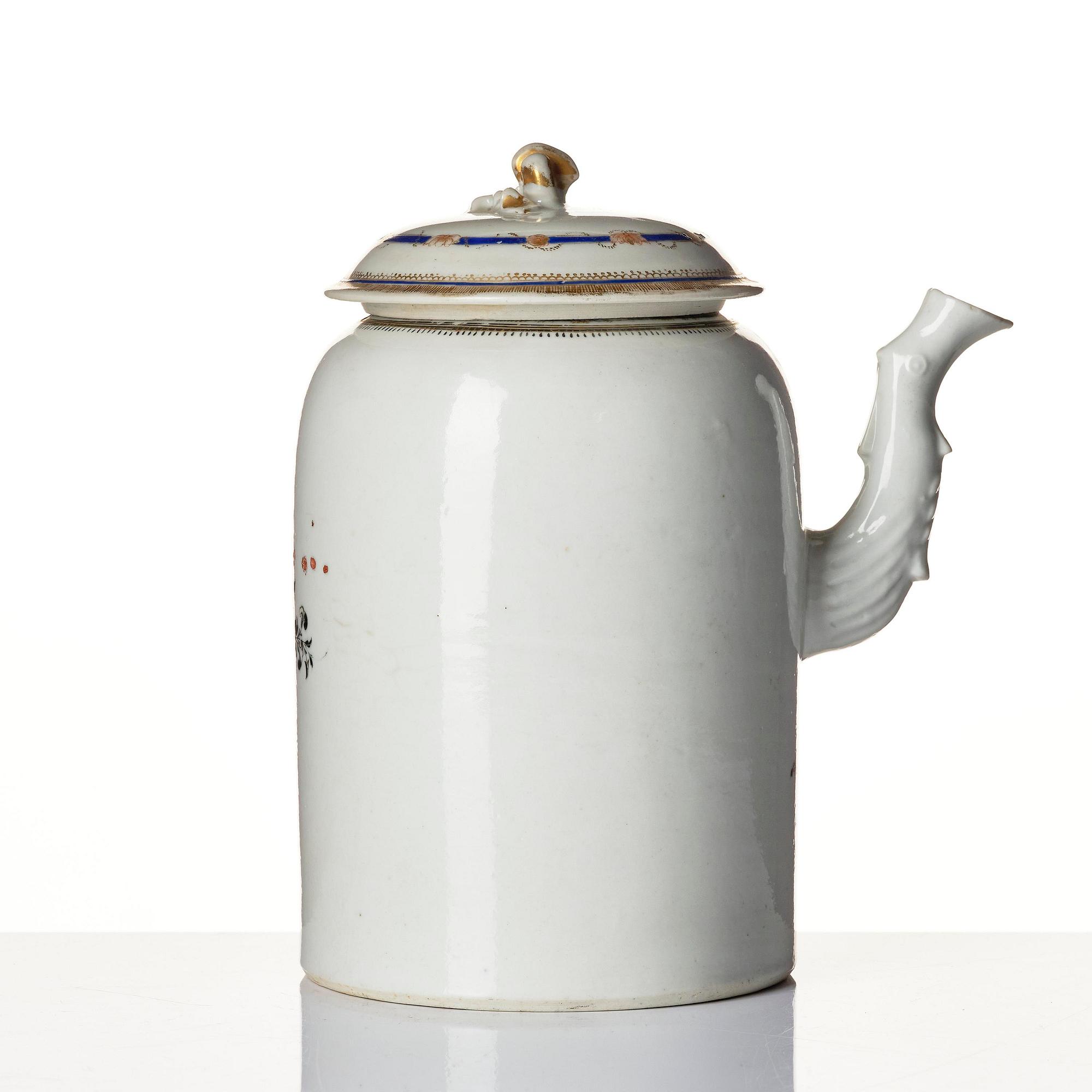A set of 10 'European Subject' custard cups with covers and a coffeepot with cover, Qing dynasty, Jiaqing (1796-1820).