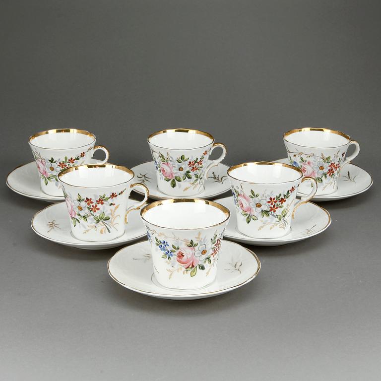 TESERVIS, 7 delar, porslin, bla M.S Kuznetsov, Ryssland, omkring 1900.