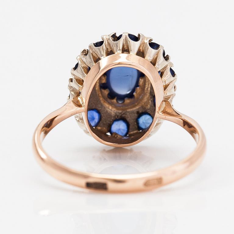 A 14K gold ring with a cabochon-cut synthetic sapphire and real sapphires. Yerevan.