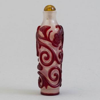 A large Peking glass snuff bottle, Qing dynasty, late 19th Century.