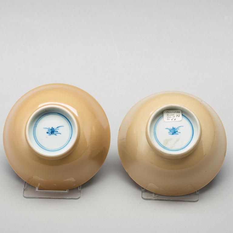 SKÅLAR, två stycken, porslin. Qingdynastin, Kangxi (1662-1722).