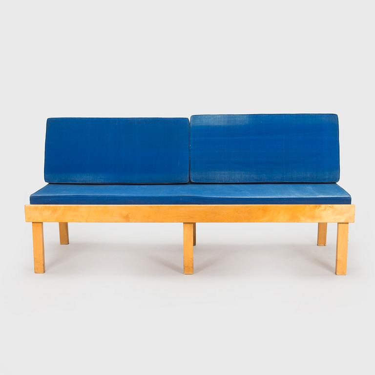 Soffbänk, modell E1295, design Arteks ritkontor, för O.Y Huonekalu-ja Rakennustyötehdas A.B. 1957.
