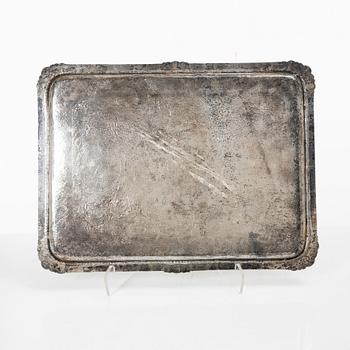 Bricka, ostämplat silver, Persien (Iran), sen Qajardynasti / 1900-talets första hälft.