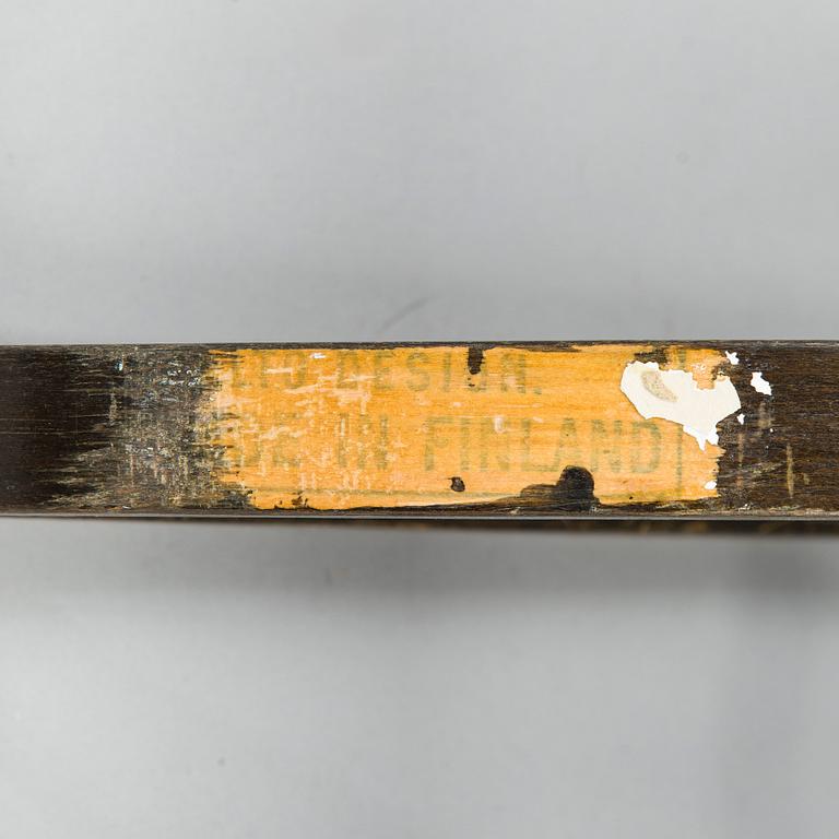 Alvar Aalto, hattuhylly / naulakko, malli 113, O.Y. Huonekalu-ja Rakennustyötehdas A.B. 1930-luvun alku.