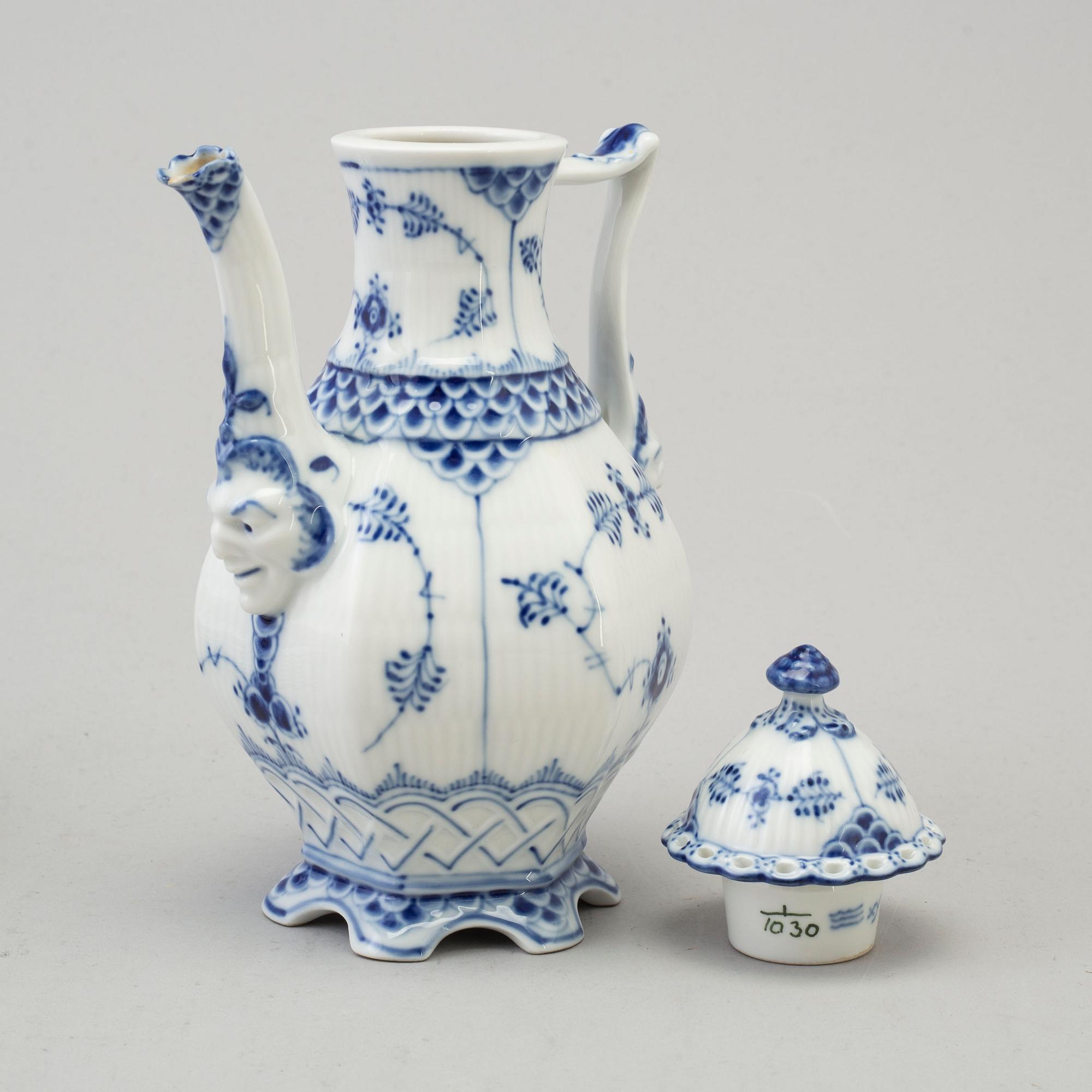 A 9 pieces porcelain table ware 'Musselmalet' from Royal Copenhagen, Denmark.
