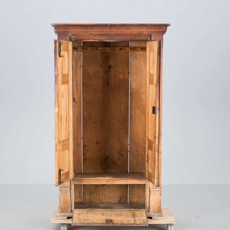 KLÄDSKÅP, mellaneuropa, 1800-talets första hälft.